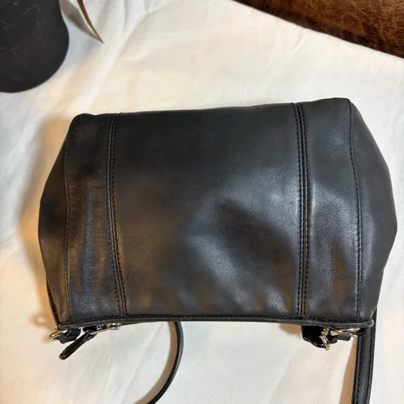 COACH Black Leather Crossbody Bag Preloved - Picture 3 of 15